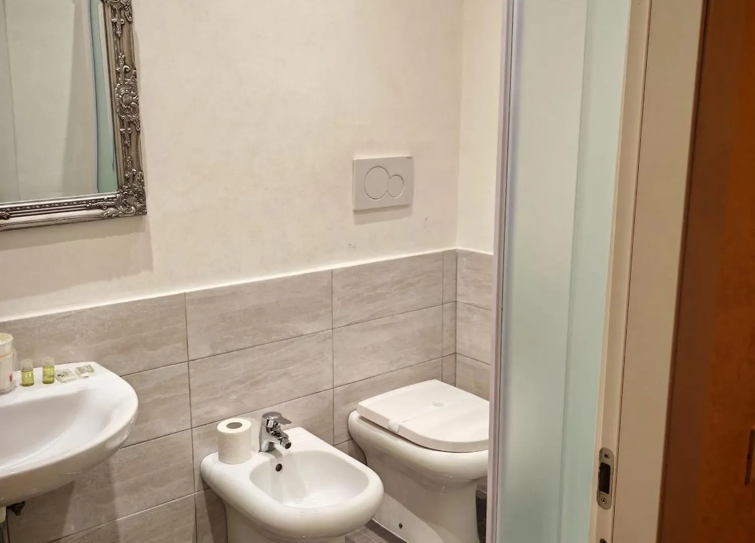 ***  La Breccia A Porta Pia Bed & Breakfast Roma İtalya